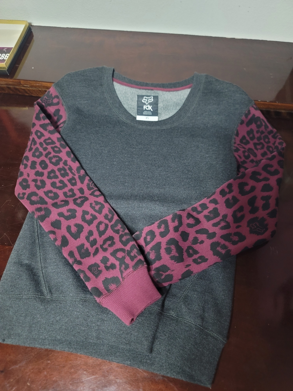 Fox Racing Women’s Gray Crewneck Sweatshirt/w Burgundy Leopard Print Sleeves XS
